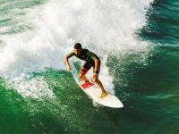 FB体育下载-绿茵场与战场，当西甲德比遇见乌克兰的鏖战，两种战斗背后的人性光芒