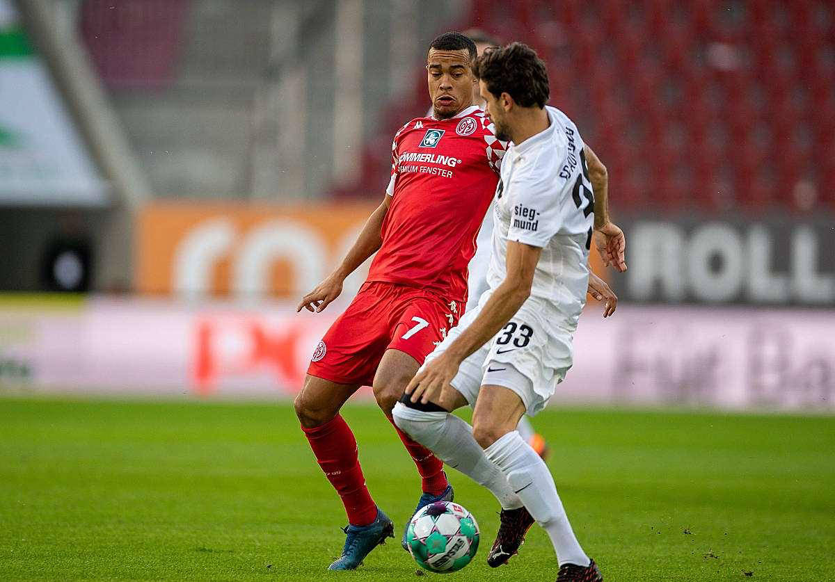 包含柏林赫塔豪取连胜，主场击败美因茨展示实力的词条