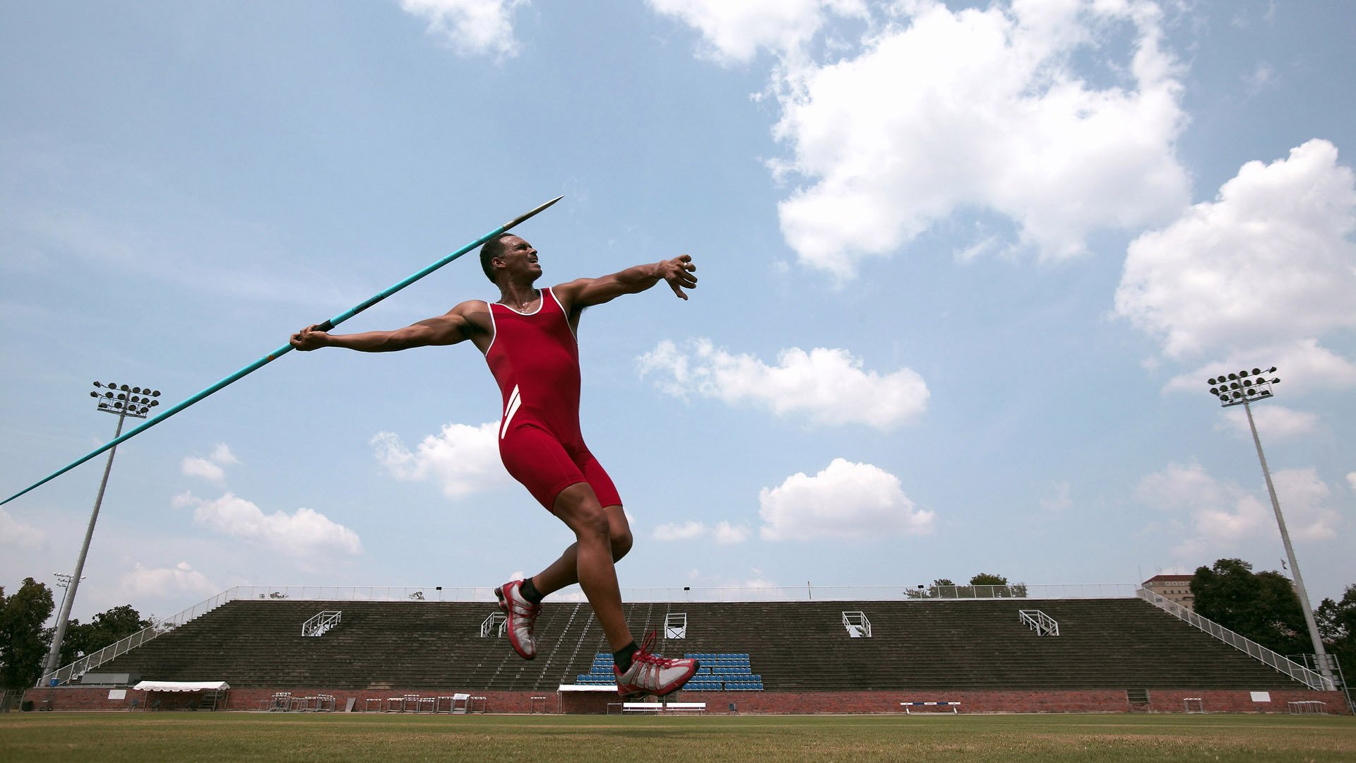 绿茵场上的文明对话，伊拉克对阵马德里竞技，福登关键进球定乾坤