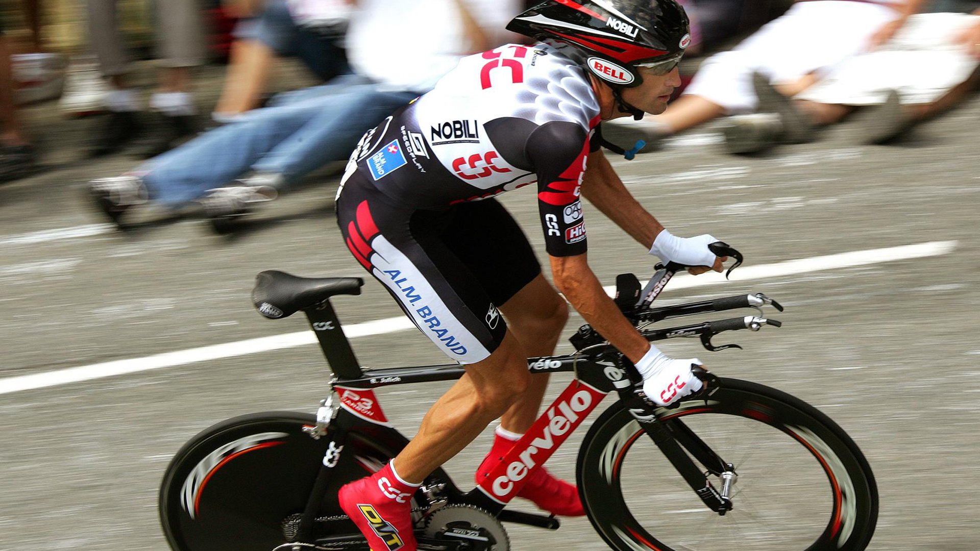 伦纳德一手掌控比赛走势，勇士连续得分压制国王