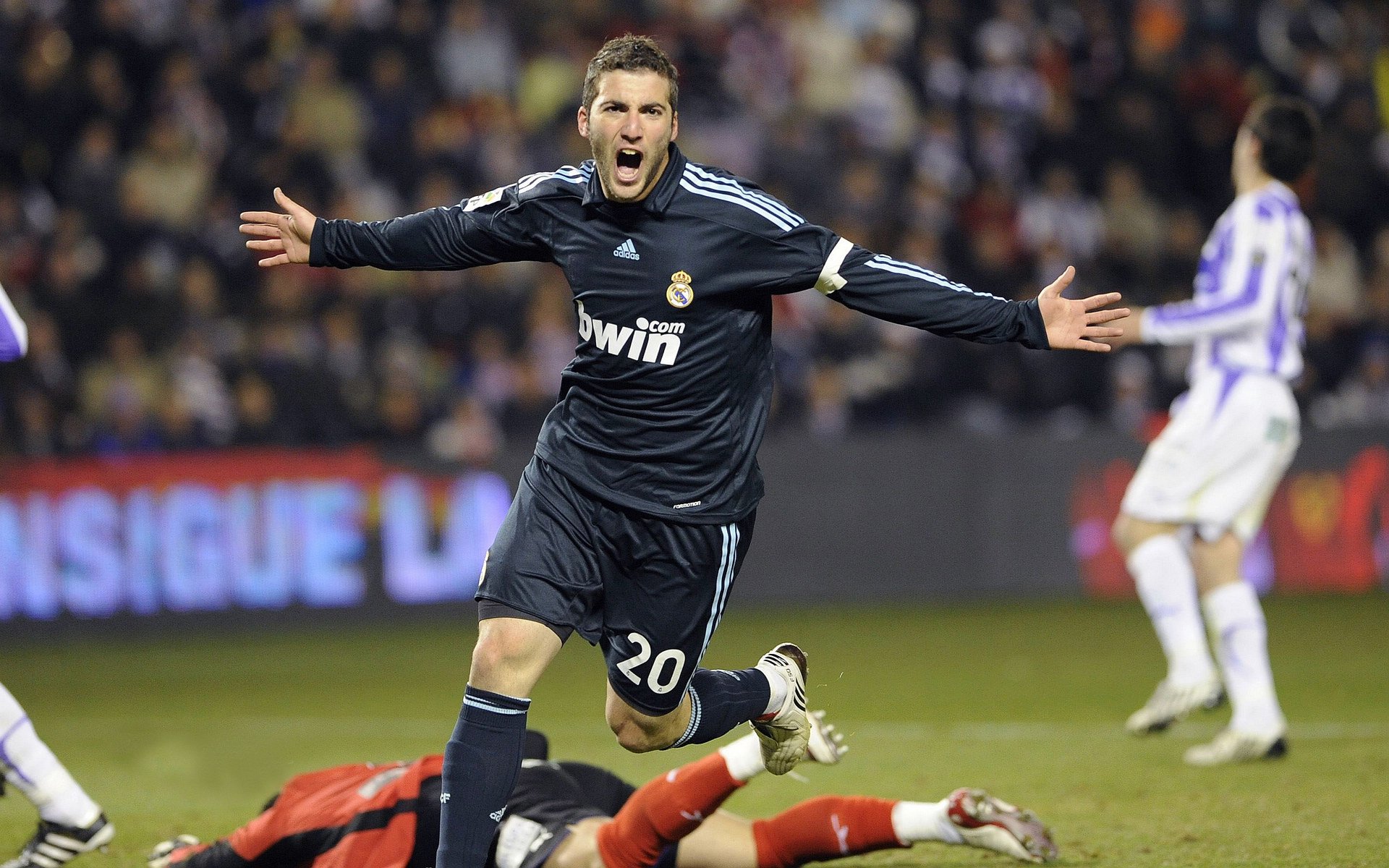 绿茵场上的绝杀与乒乓台前的高光,当葡萄牙足球遇见中国乒乓