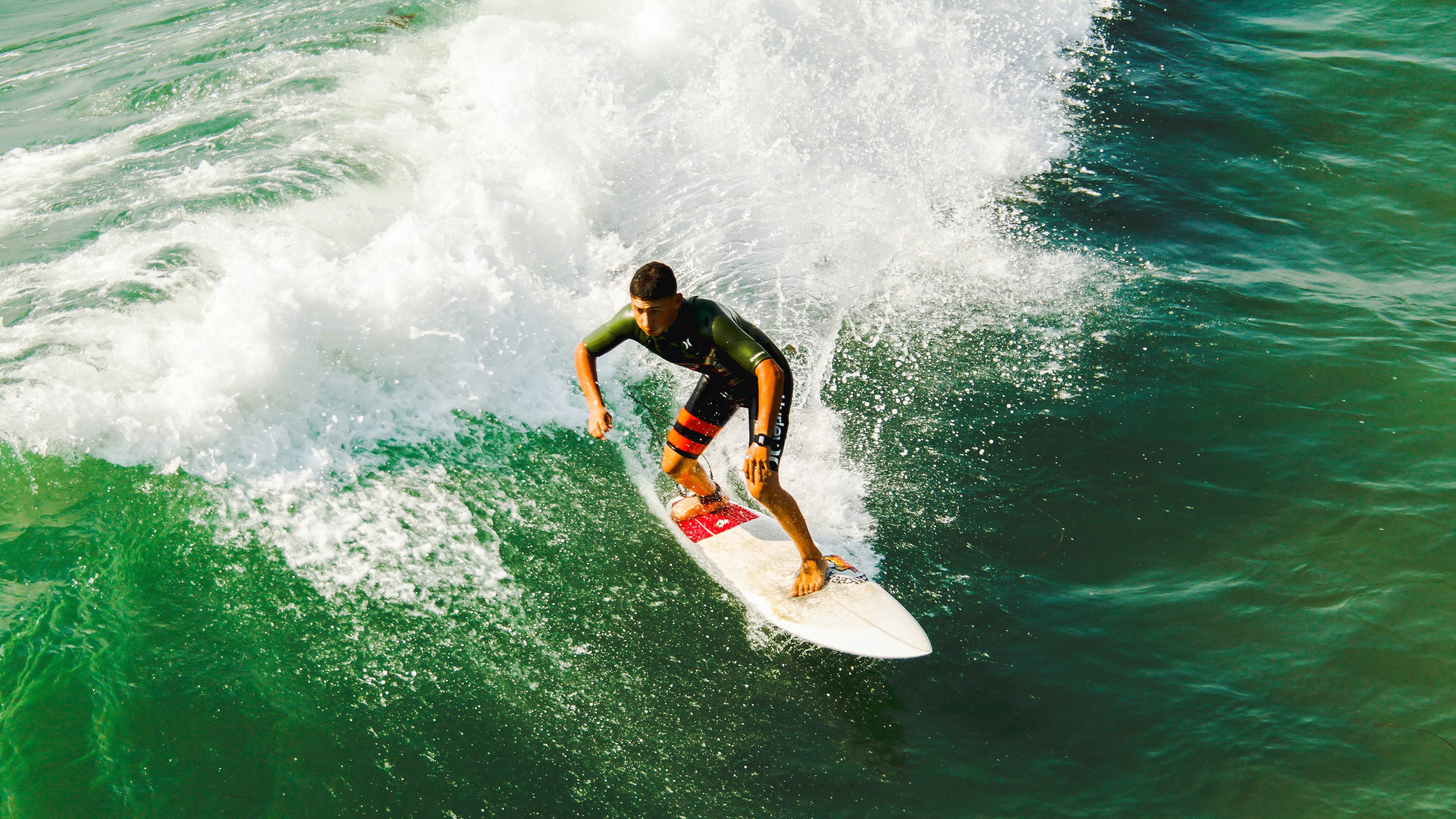 鏖战巴黎，石宇奇高光破局，泰国队撼动法国羽坛霸权