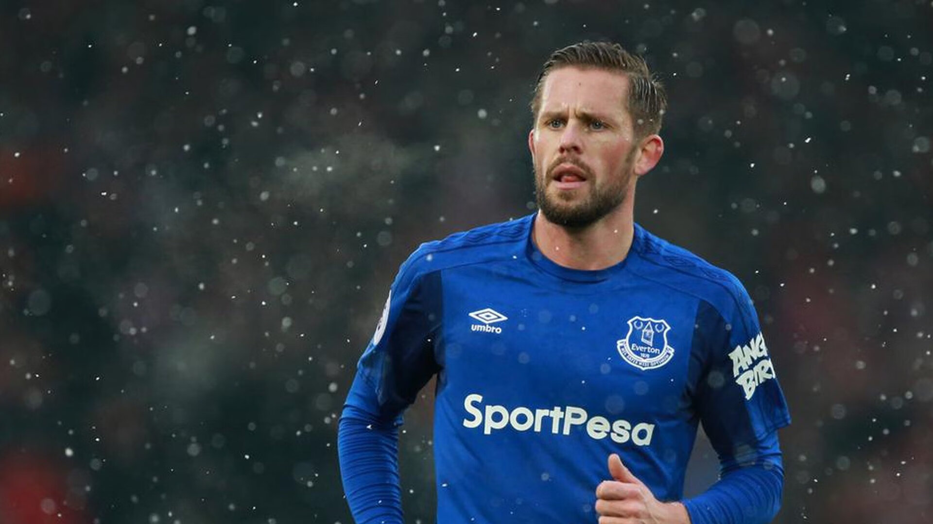 当阿斯顿马丁点燃银石赛道，一场改写F1权力榜的完胜，与维斯塔潘的不灭烈焰